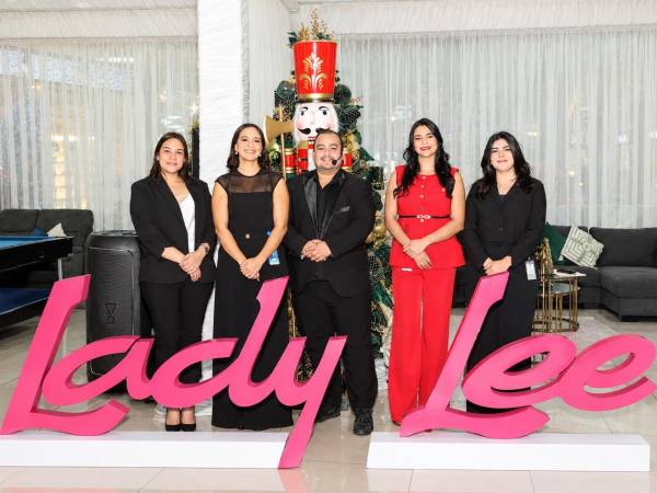 Lady Lee dio la bienvenida a la temporada navideña con una experiencia llena de luz, elegancia y tradición, en la que presentó las tendencias que inspirarán a las familias hondureñas a decorar sus hogares.