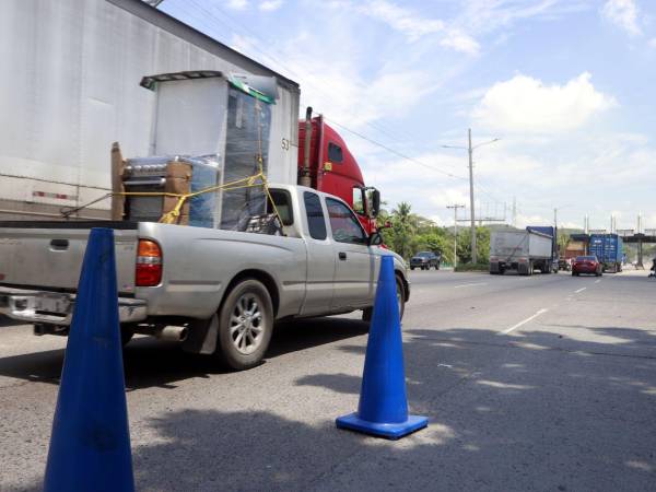 Agentes de Vialidad realizaron pruebas toxicológicas y de alcoholemia a conductores de equipo pesado en distintos puntos del valle de Sula, donde suspendieron licencias a varios conductores por dar positivo a sustancias prohibidas.