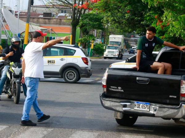 Este martes, los taxistas cerraron los accesos al centro de El Progreso, Yoro desde el puente Pénjamo y otros puntos estratégicos. Sin embargo, las principales salidas y entradas de la ciudad permanecen habilitadas.