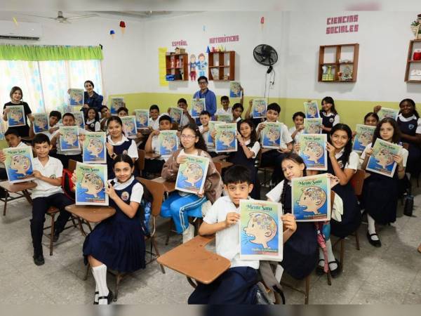 Más de 300 estudiantes del centro de educación básica Hogar San José recibieron este jueves con mucha alegría al equipo de Diario LA PRENSA y la Universidad Tecnológica de Honduras (UTH).