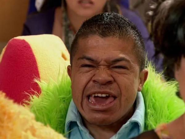 El mundo del entretenimiento mexicano recibió una noticia que ha generado tristeza entre los seguidores de la comedia televisiva. Abraham Pérez, actor recordado por interpretar al Licenciado Cortillo en la exitosa serie La Familia P. Luche, falleció, según informaron personas cercanas a él a través de redes sociales.