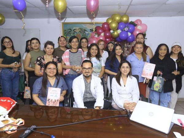 Grupo de damas participantes en la actividad.