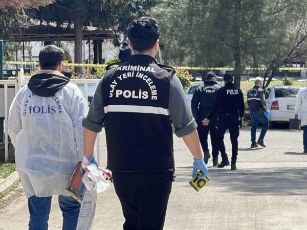 Un ataque armado en un colegio turco terminó con cuatro muertos y veinte heridos.