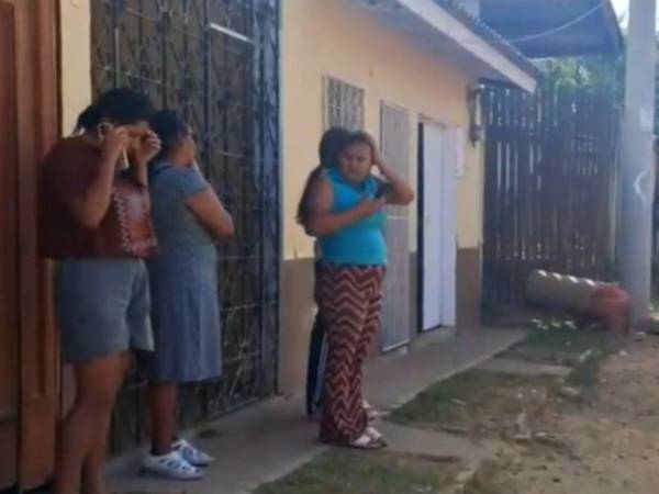 Familiares llegaron a reconocer el cuerpo de Martha Elizabeth Montalván Cáceres.