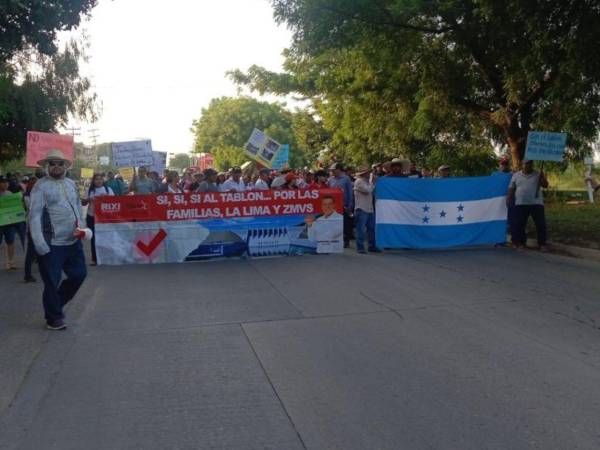 Pobladores comenzaron la caminata desde horas tempranas de este viernes, apoyando la pronta construcción de la represa.