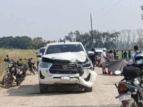 De acuerdo con los reportes preliminares, la adolescente fue impactada por un vehículo doble cabina color blanco cuando transitaba por una carretera de la zona cañera en San Manuel, Cortés.