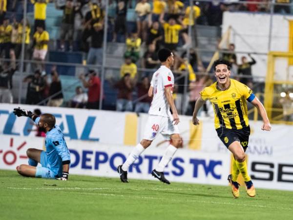 Real España y Olimpia se enfrentaron por la jornada 3 de las triangulares.
