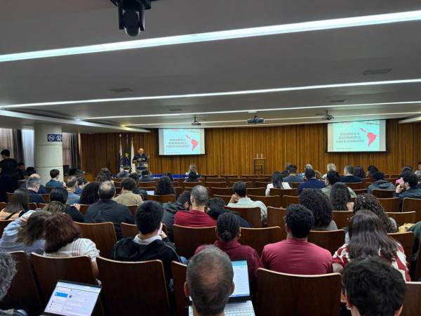 Durante su reunión en Río de Janeiro, LatamChequea alertó sobre una crisis que pone en riesgo el acceso a información verificada en la región.