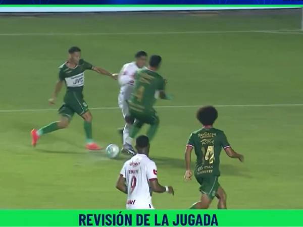 El polémico penal a favor del Olimpia que indignó al Marathón