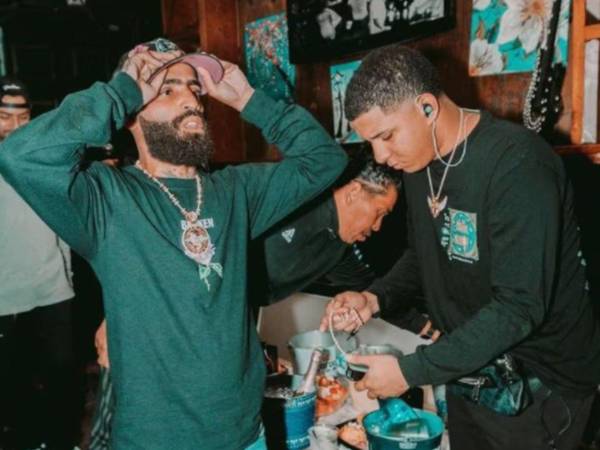 Arcángel y su hermano Justin, de 21 años, en una imagen de archivo.