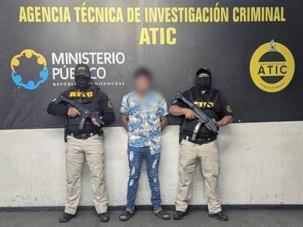 El detenido, cuya identidad no fue revelada, será presentado ante los juzgados correspondientes para que responda por el crimen del que se le acusa.