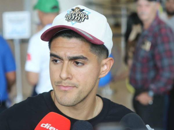 Luis Palma atendiendo a los medios de comunicación.