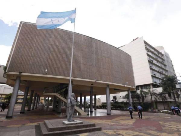 La orden administrativa se produce en un contexto de transición legislativa.