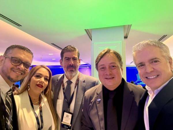 Delegación de Honduras liderada por Ministro Eddy Ordoñez, junto al Embajador de la UE en Honduras, Gonzalo Fournier.