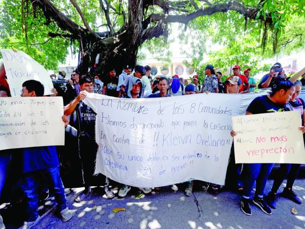 Los pobladores llegaron ayer al Ministerio Público en la avenida Los Leones para presentar la denuncia.