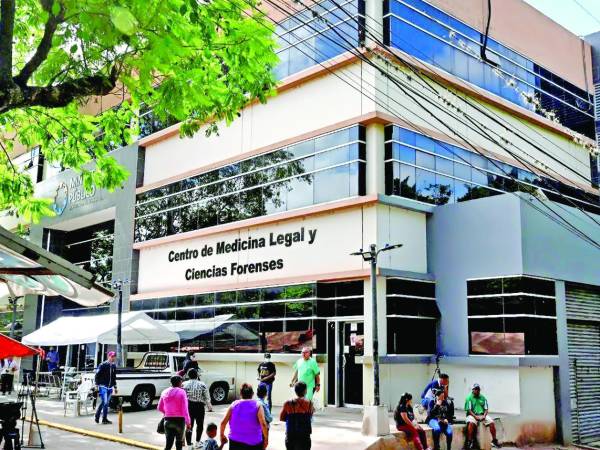 El cuerpo de Rudy Santos fue ingresado a la morgue.