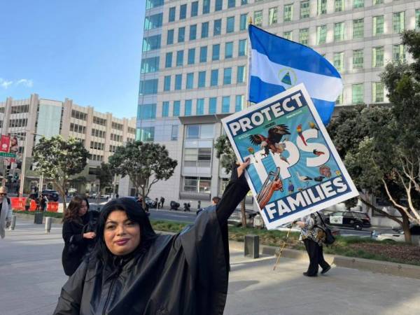 Los tepesianos de Nicaragua y Honduras llegaron hasta la Corte para manifestarse este martes 18 de noviembre.