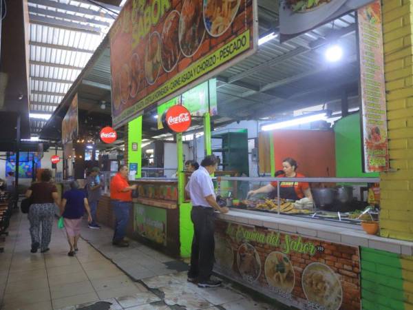 El alza en el precio de los productos de la canasta básica no solo golpea a los hogares hondureños, también impacta al comercio gastronómico de San Pedro Sula, que enfrenta mayores costos para mantener sus negocios.