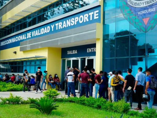 La DNVT mantiene operativos intensivos los días viernes, sábado y domingo, incluyendo jornadas de madrugada para facilitar el flujo vehicular.