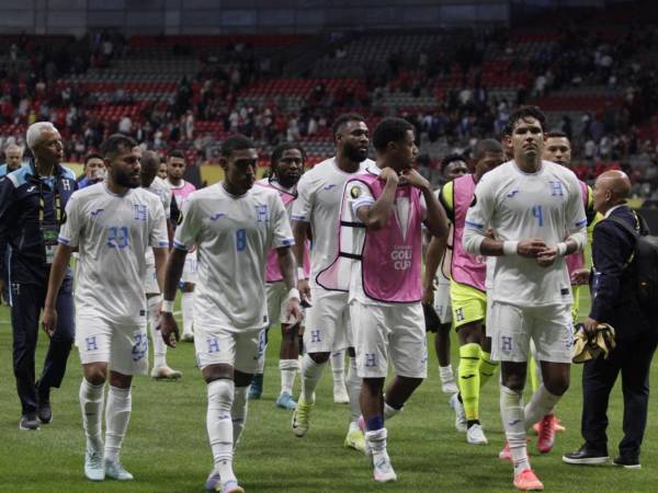 Jugadores de la selección de Honduras salieron avergonzados tras el papelón ante Canadá.
