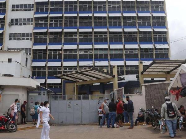 Alrededor de 20,000 pacientes del Hospital Escuela han sido afectados por las asambleas médicas, que se mantienen por el reclamo de salarios atrasados.