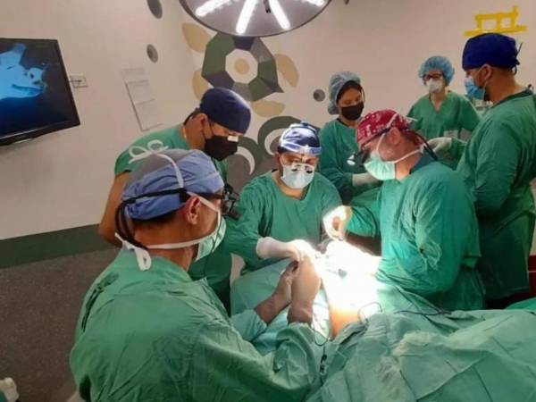 El Hospital Escuela busca fortalecer la atención especializada en cirugía de mano y reducir la lista de espera de pacientes que requieren este tipo de procedimientos en el país.