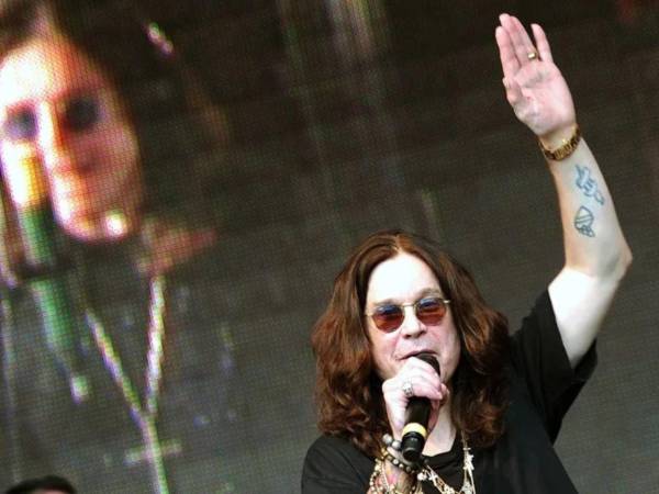 Ozzy Osbourne, legendario del heavy metal, falleció el 22 de julio de 2025 rodeado de sus seres queridos.