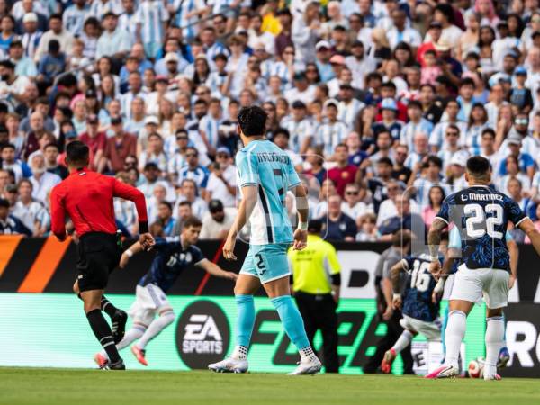 Argentina ha tenido dominio del balón y Honduras