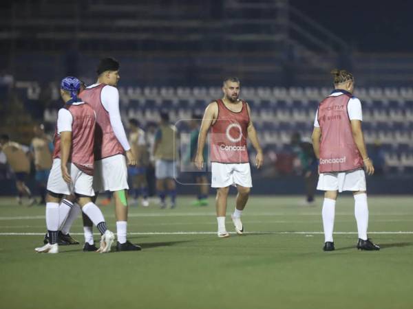 Los catrachos realizan sus entrenamientos a pocos minutos del juego.