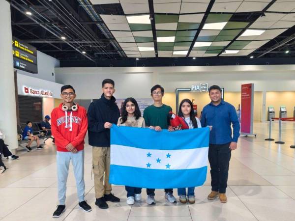 Daniel Miranda, Renata Palao, Moisés Figueroa y Nahabi Acosta son jóvenes hondureños que han demostrado un desempeño sobresaliente en competencias matemáticas a nivel nacional.