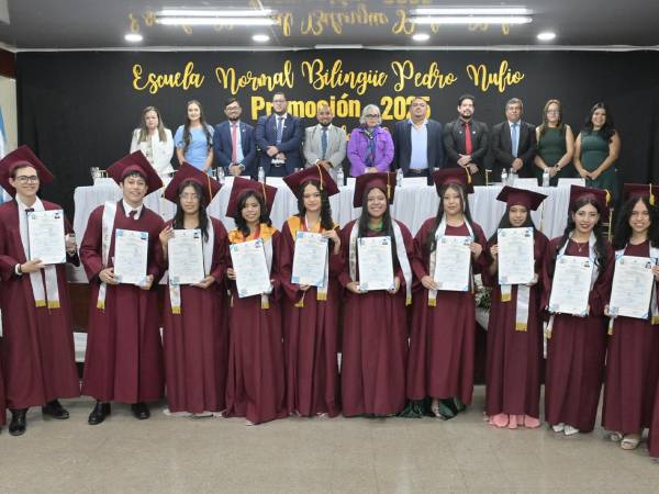 Jóvenes docentes de Tegucigalpa son reconocidos por completar una formación integral en inglés y metodologías innovadoras.
