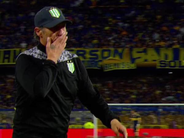 Pedro Troglio se fue expulsado en la derrota del Banfield contra Boca Juniors.