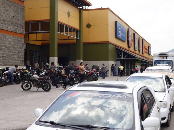Desde 2006, la Gran Central Metropolitana se ha consolidado como uno de los principales puntos de conexión terrestre de Honduras. Ubicada en el bulevar del Sur, frente al plantel La Puerta, la terminal reúne a diario a pasajeros, conductores, comerciantes y trabajadores.