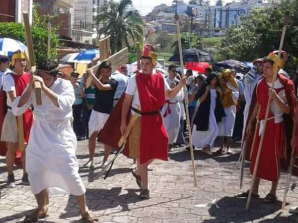 Recorrido del viacrucis en San Pedro Sula.