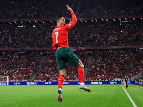 Cristiano Ronaldo celebrando su gol con Portugal.