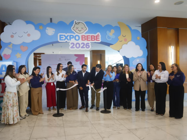 El corte de cinta marca el inicio de Expo Bebé 2026, una cita que reúne a familias y expositores en torno al bienestar de los más pequeños. Más de 40 especialistas participan en la Expo Bebé 2026, un encuentro que acerca información médica y herramientas prácticas a madres, padres y futuros padres en San Pedro Sula.