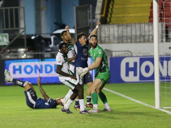 Jefryn Macías tras marcar el gol del 1-1 del Motagua contra el Juticalpa FC.