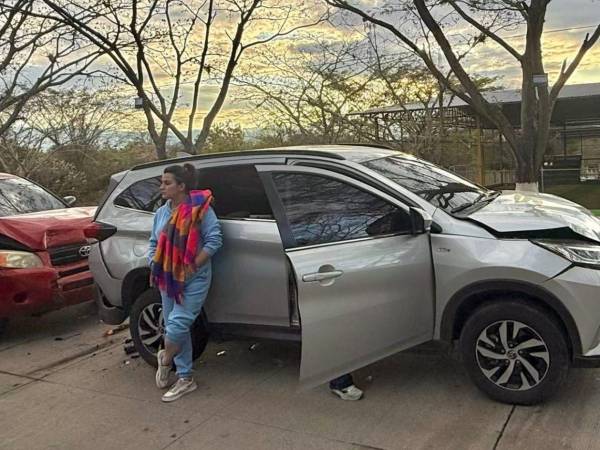 La presentadora de televisión Cesia Mejia ha sufrido un accidente de tránsito, luego de compartir un momento familiar en su día libre. En el mismo se vieron involucrados cuatro vehículos.