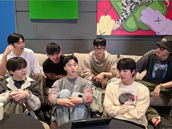 La banda de K-pop BTS ha oficializado su regreso como septeto con el anuncio del lanzamiento de un nuevo álbum y el inicio de una gira mundial en la primavera del próximo año, que supondrán sus primeras actividades grupales tras completar el servicio militar obligatorio.