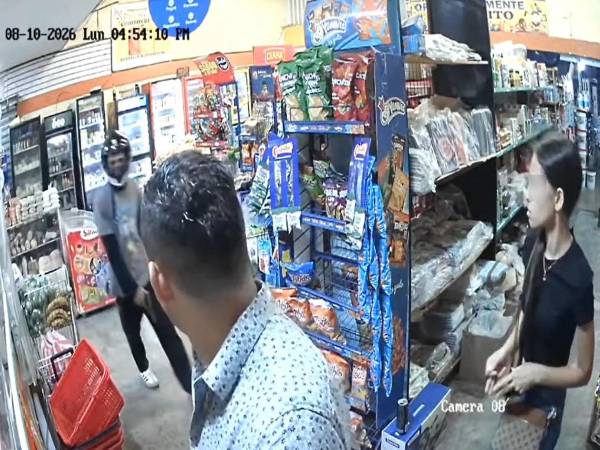 Un violento asalto registrado en un minisúper de la colonia Murillo Soto en Olanchito, Yoro, dejó como saldo una persona fallecida y otra gravemente herida. El hecho generó terror entre los clientes presentes.