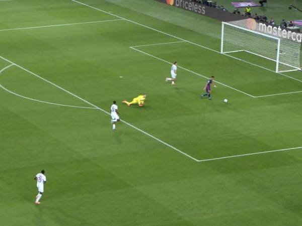 Clara ocasión fallada por Ferran tras enorme asistencia de Lamine Yamal.