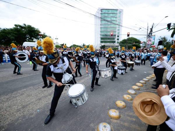 A poco más de un mes de los desfiles patrios, las bandas estudiantiles ajustan sus repertorios para cumplir con la disposición de la Secretaría de Educación que prohíbe interpretar reguetón y corridos durante las celebraciones cívicas el 15 de septiembre.