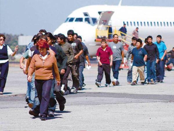 El Departamento de Seguridad Nacional de Estados Unidos (DHS) comunicó la nueva oferta que las autoridades estadounidenses hacen a la comunidad migrante que decida autodeportarse voluntariamente a su país de origen.