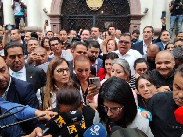 La sesión se realizó en el parque La Merced, en los bajos del Congreso Nacional. fotos: emilio flores