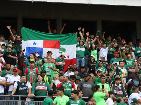 SORPRESA: Bandera de Panamá en el estadio Olímpico en total apoyo para los panameños Samudio, Iván Anderson y Javier Rivera que forman parte del Marathón.
