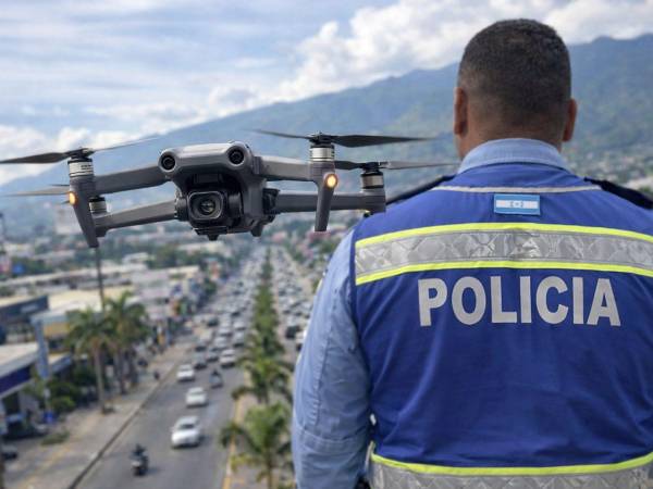 Las autoridades policiales explican que el monitoreo aéreo permitirá identificar en tiempo real accidentes, embotellamientos, bloqueos y conductas imprudentes.