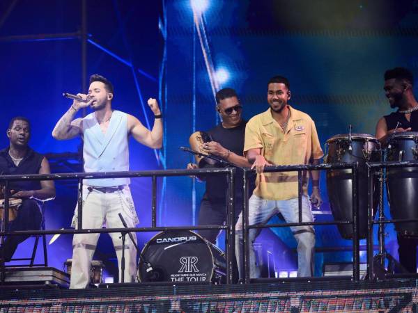 Esa mezcla de romanticismo y diversión convirtió el concierto de Santos y Royce en una gran celebración generacional.