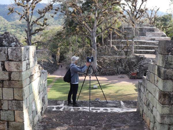 Ingenieros de la empresa Elysium y arqueólogos de la Universidad de Komatsu, ambas de Japón, trabajan esta semana en el parque arqueologico de Copán en el levantamiento de imágenes 3D.