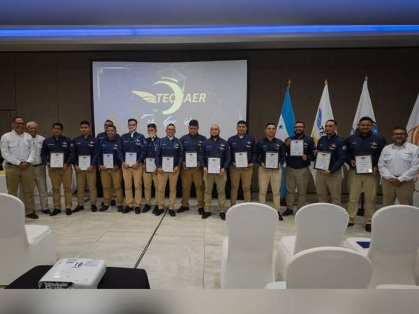 La ceremonia de graduación de la primera promoción de Técnicos en Mantenimiento de Aeronaves del Centro de Instrucción Aeronáutica RAC 147 Tecnológico Aeronáutico “TECNAER”.