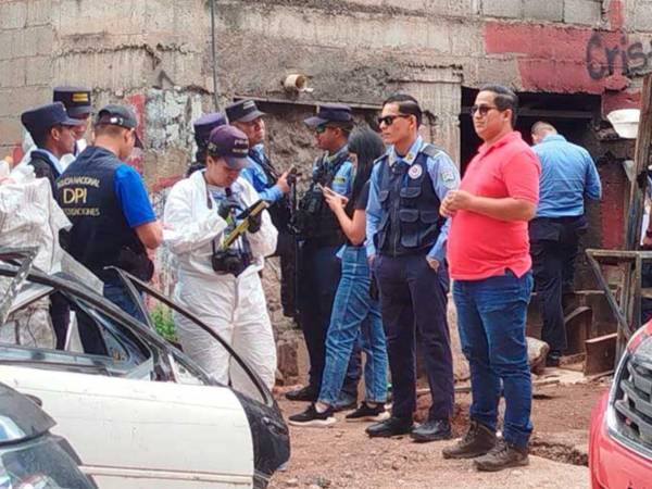 De manera preliminar, se informó que el joven presentaba un disparo en la cabeza y signos de tortura.